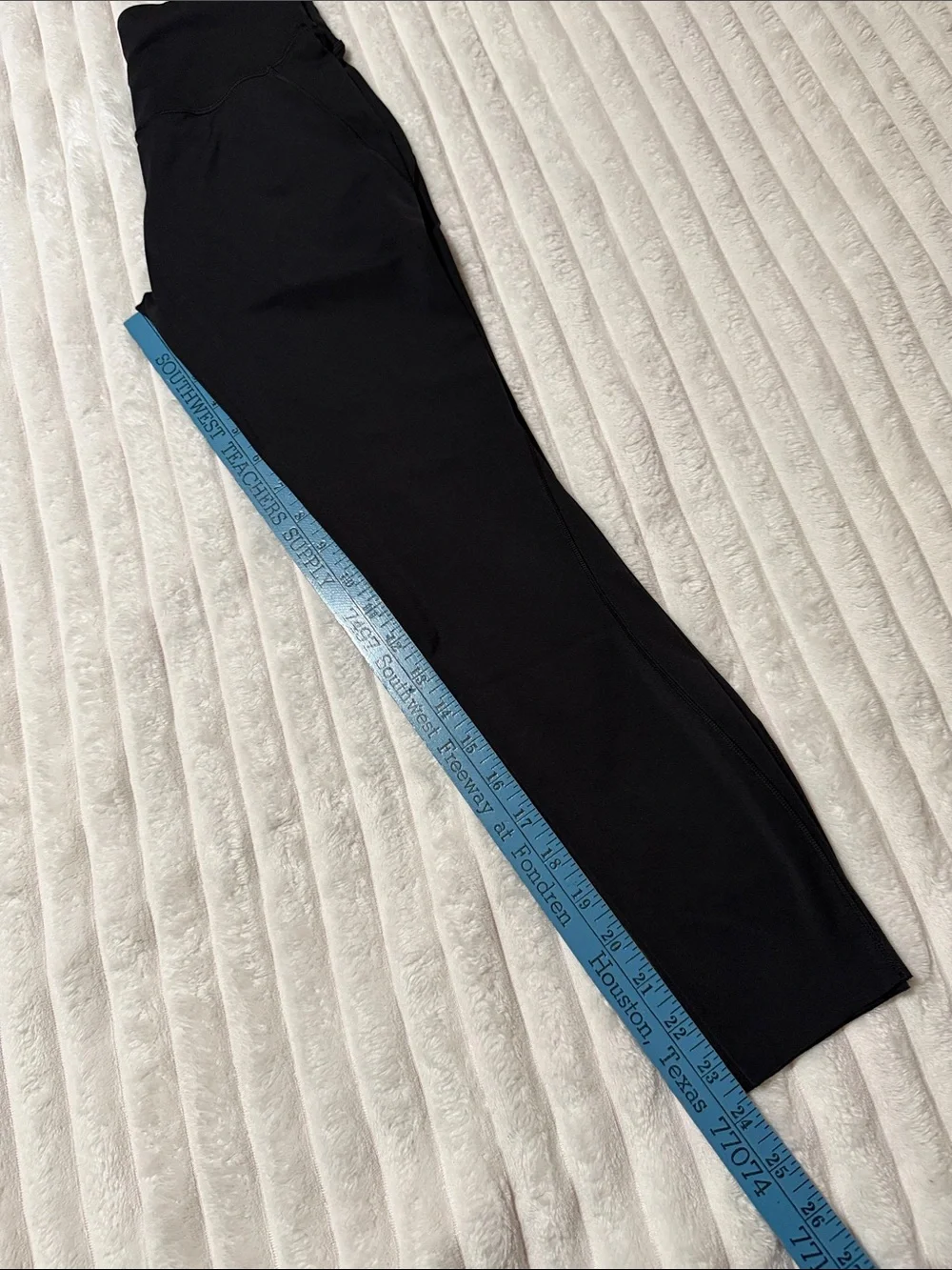 lululemon athletica has holes